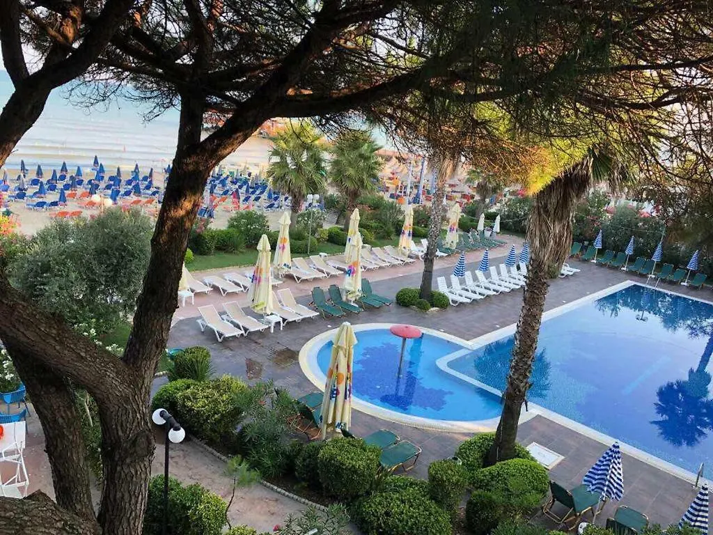 Mali I Robit Beachfront Apartment Golem