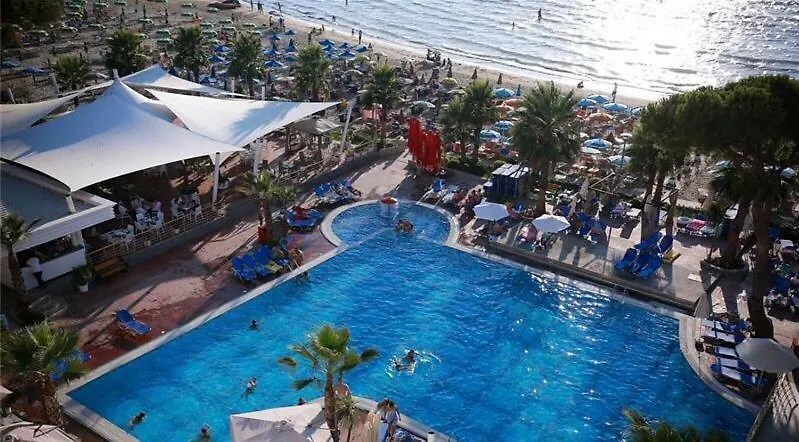 Mali I Robit Beachfront Apartment Golem
