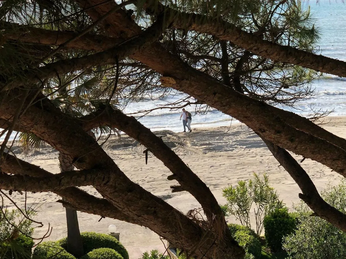Mali I Robit Beachfront Apartment Golem