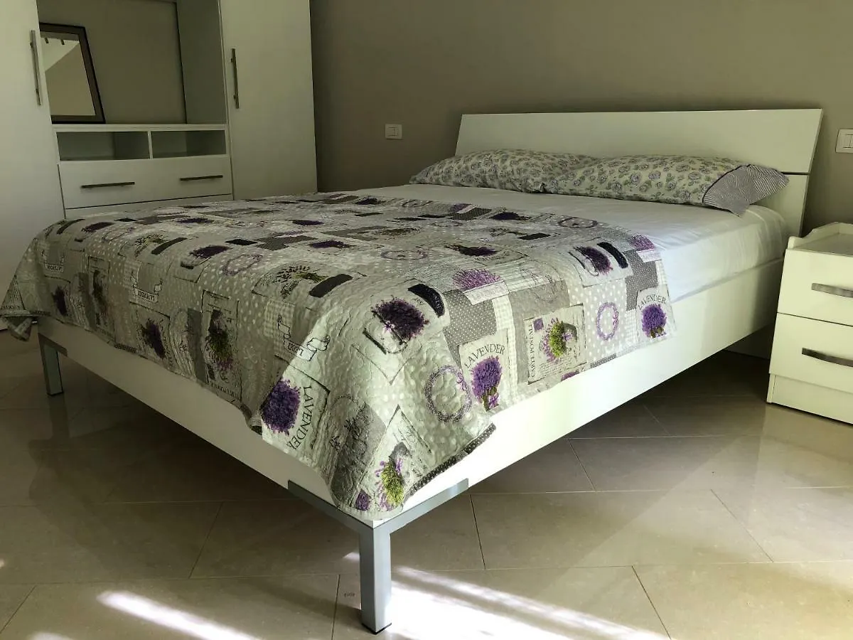 Mali I Robit Beachfront Apartment Golem